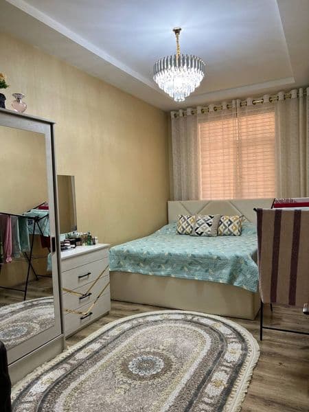 Yunusobod bozor oldida 3 kv da 2 xonalik shinamgina uy hamma