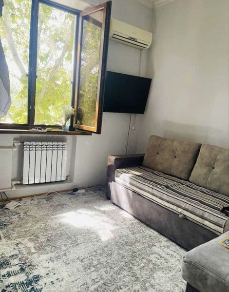 Максим Горький 100 метров <br />
<br />
1 комнатная <br />
П