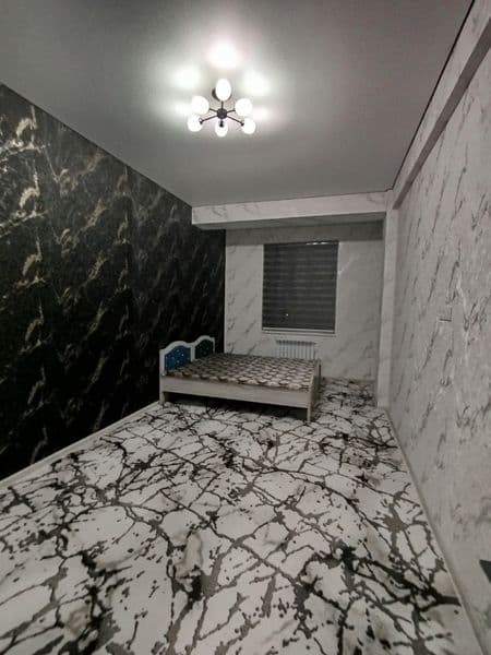 Sergeli choshtepa metroni birinchi bekati oldida 12 etajkali