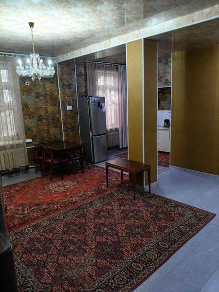 Высоко потолочная просторная квартира-студия. Сквозная - вых