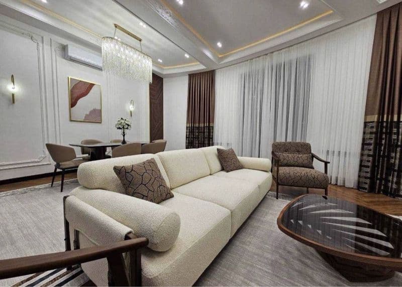 Район: Мирзо-Улугбекский<br />
<br />
Комнат: 3<br />
Этаж: 