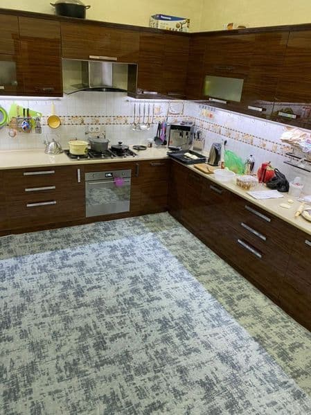 Ижарага студент кизлани куямиз уйэгаси билан туради аёл киши