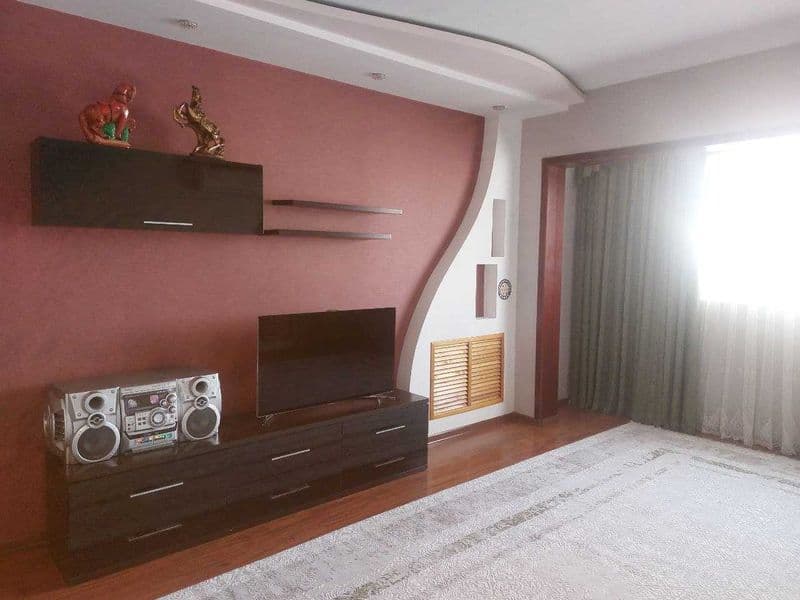 Ижарага 3 хонали квартира берилади. Оила еки кизларга берила