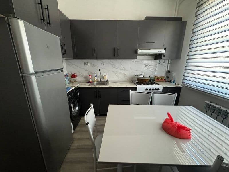 Chorsu metro yaqinda 1 xona uy ijaraga <br />
200$<br />
Oil — фото 2