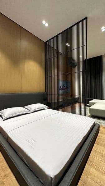 Отличное расположение дома - всё рядом - много магазинов, Це — фото 3