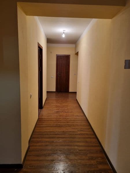 Yangi xayot 8 xududda 3 xonali kvartira  3etajda xamma kerek