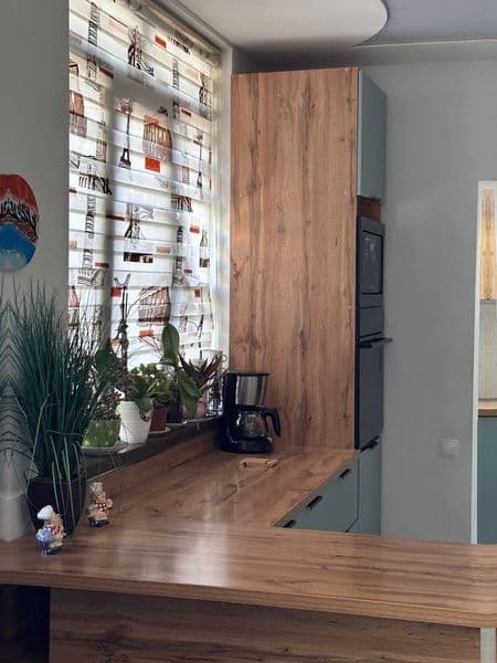 Сдается в аренду. 3 ех комнатная квартира в центре города. Р