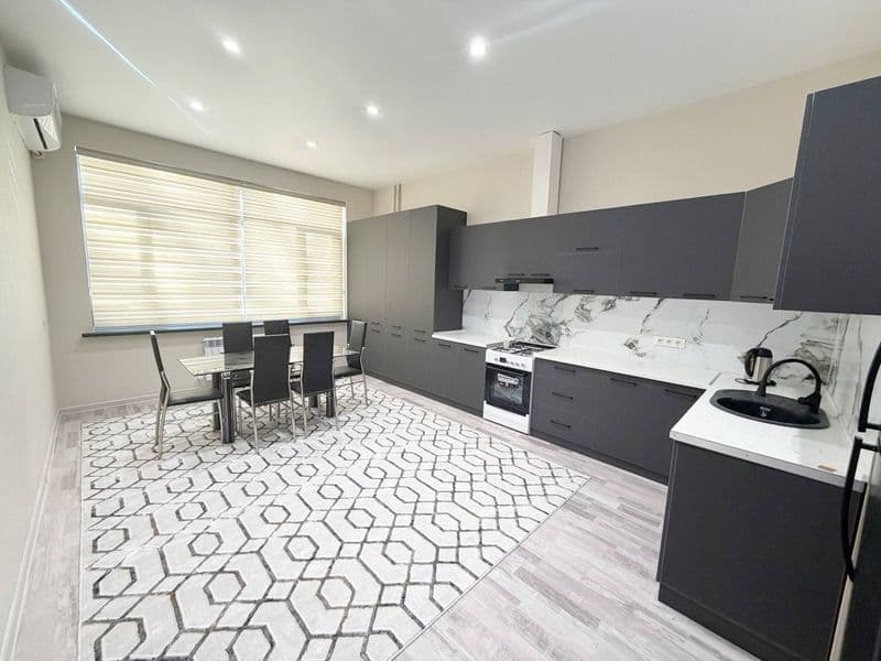 Аренда 1300$<br />
3/4/12<br />
Общая площадь : 120 м2<br />