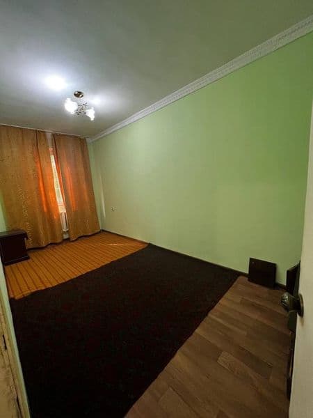 Средний ремонт<br />
Первый этаж 4 этажный дом.<br />
Пешком