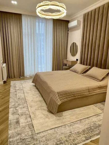 Район:Yakkasaroy<br />
Адрес: Bobur kocha<br />
<br />
Комна