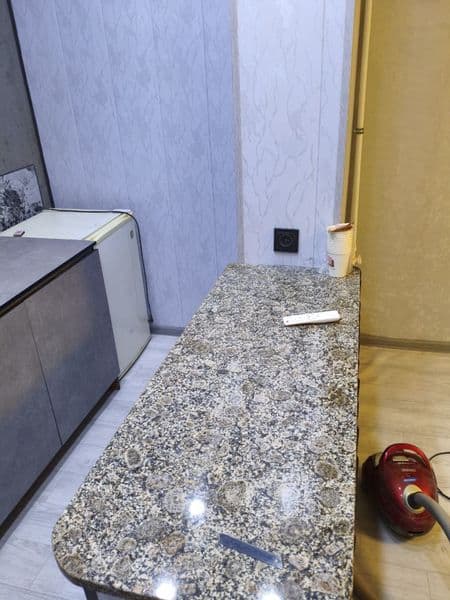 Квартира на 2 этаже 2 комнатная переделанная в 3<br />
Все к