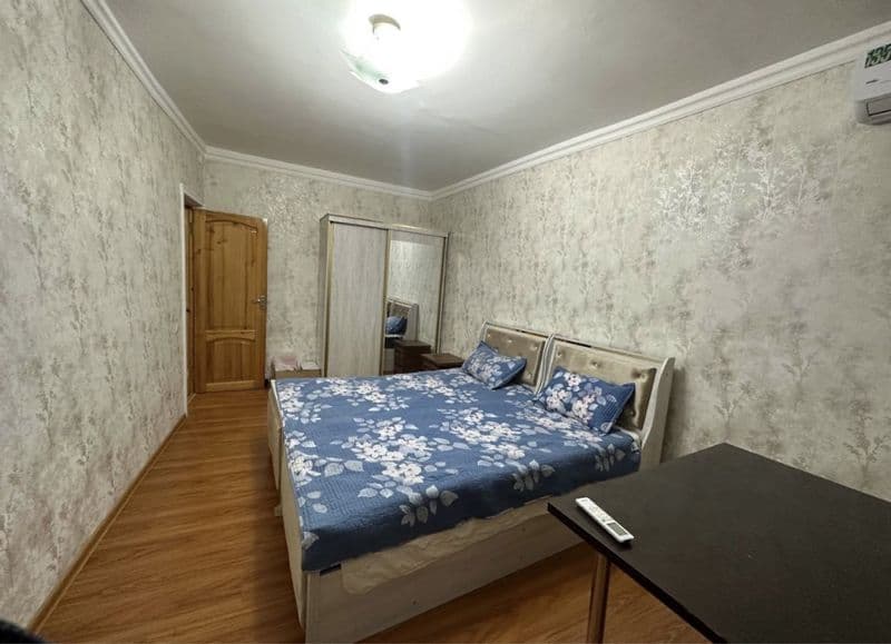 3 комнатная квартира 75 кв.м.<br />
Укомплектована мебелью и