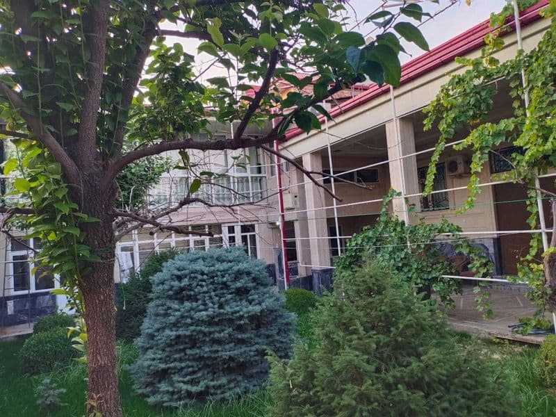 Срочно Сдаётся <br />
Учаска <br />
4-Соток<br />
2-Этажный 