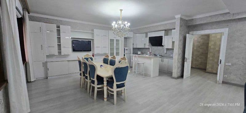 Сдаётся СВОЯ 4-х комнатная метро Шахристанская.<br />
С зала — фото 4