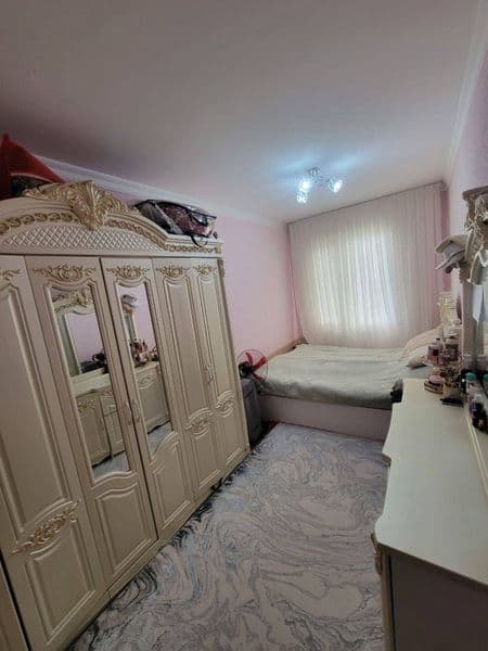 Kvartira qizlarga sheriklikga ozoda tartibli qizlar olinadi 