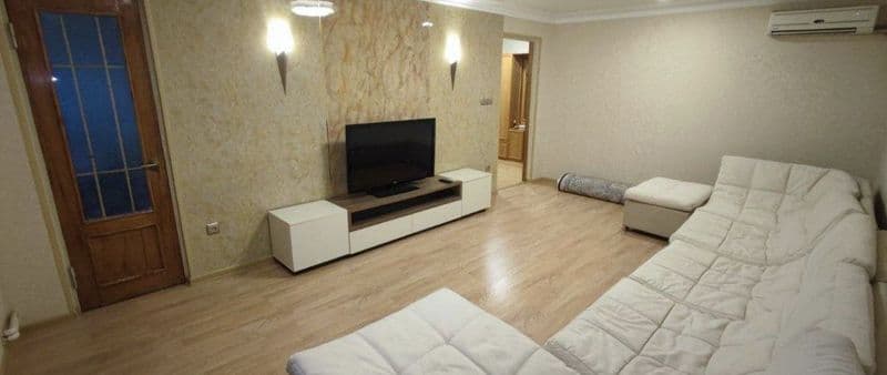 Чиланзар 2<br />
3х комнатная/3этаж/4<br />
Сдаётся семье <b