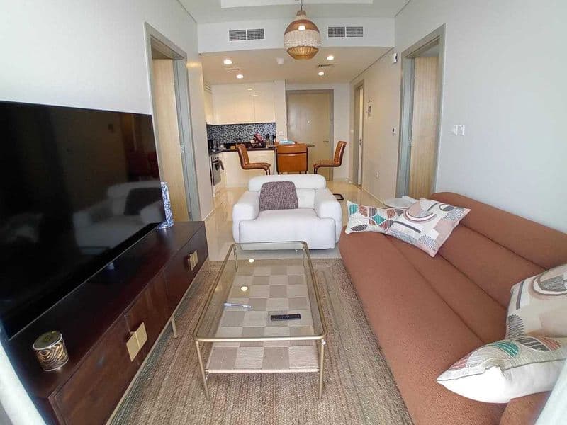 2 комнатную квартиру на 6 этаже,<br />
В квартире есть все н