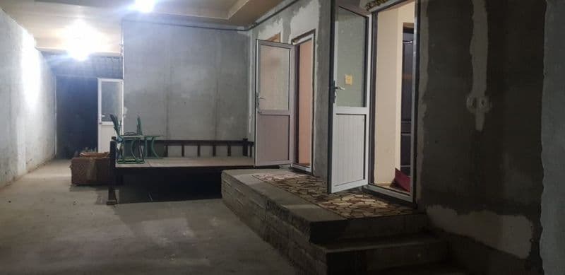 Ховли 4 хонали хамма шароитлари бор бозор мактаб богчага яки