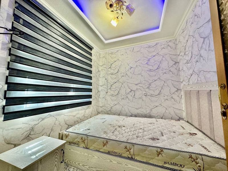 Mirzo Ulugʻbek tumanida, Hamid Olimjon metrosi yonida joylas