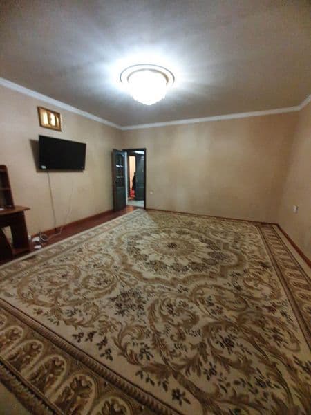 Район - Алмазарский<br />
Ориентир - Жомий бозор <br />
Комн