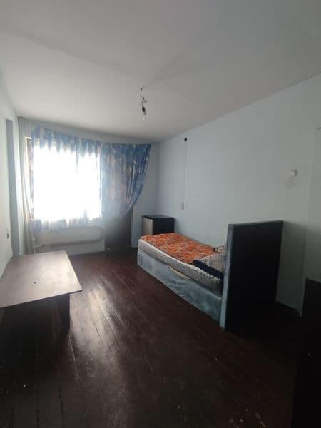 Сдаётся комната в общежитии 12м2, ванная и санузел на 2 семь