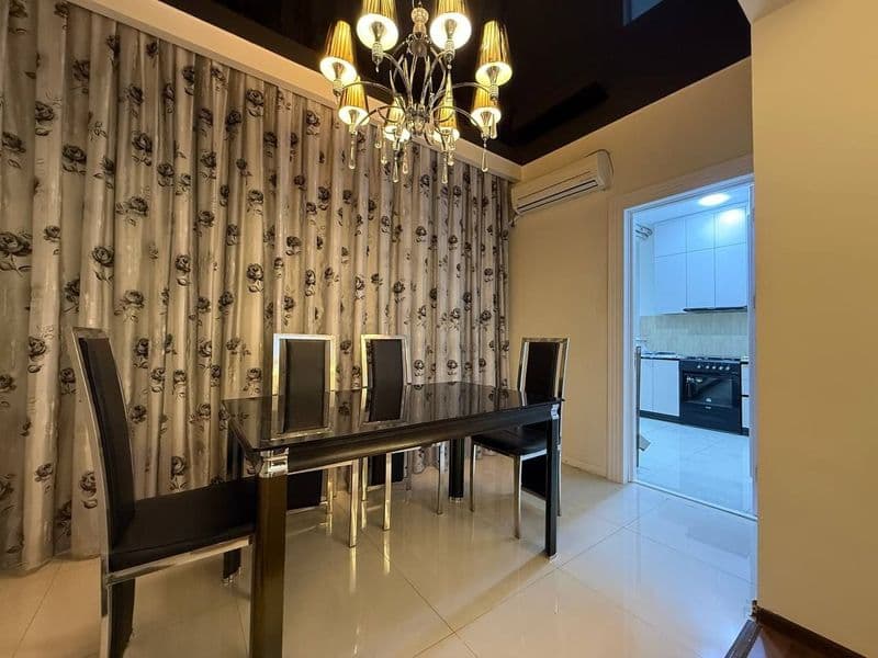 100 м² пространства в центре города.<br />
8 этаж из 9. Пане