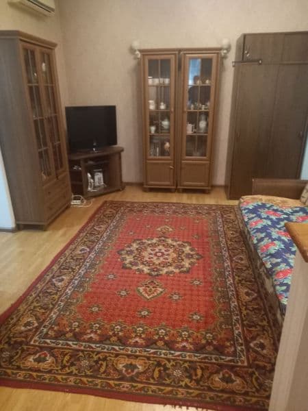 Сдаётся в аренду 2х ком квартира  Высокопотолочка  на 1м эта