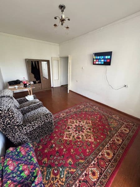 1 xonali kvartira ijaraga beriladi!<br />
<br />
400$<br />
