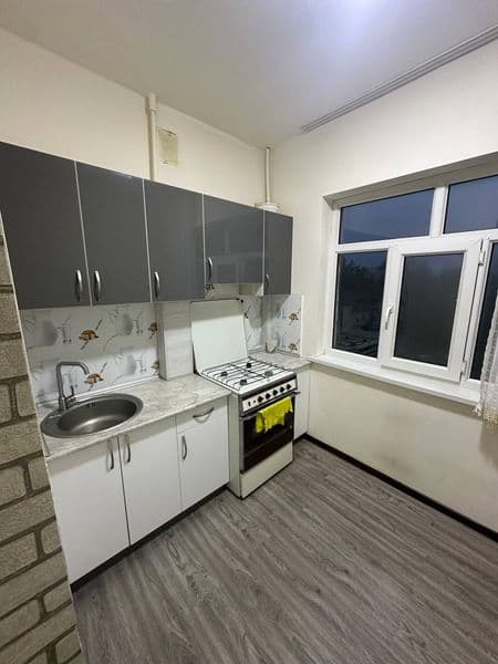 1/4/5 на мв.Феруза, 1,5×3 балкон, чистая квартира с обстанов