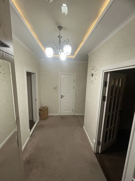 3 хонали квартира ижарага. Хамма шароитлари бор. Иссиксув ва