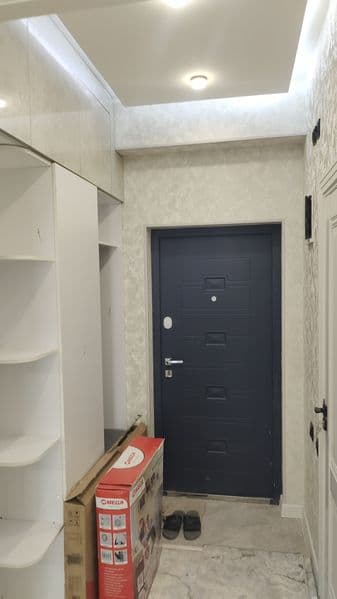 Сергели тумани дехкон бозор<br />
 рупарасида. Оилалик одамг