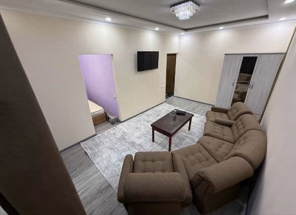 16- квартал. 1/2 переделанный 4 х этажка 1 й этаж. Новый све — фото 2