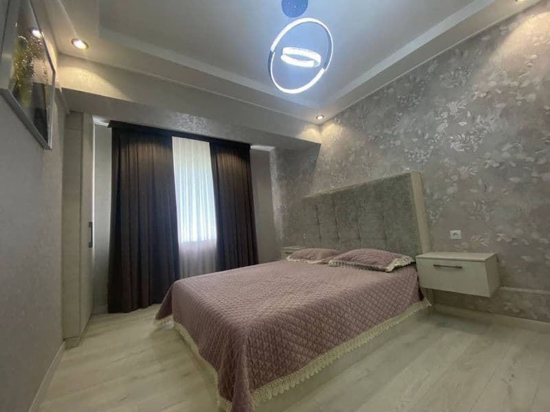 Отличное расположение дома - всё рядом - много магазинов, Це — фото 4