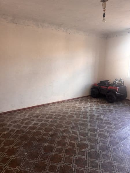 Сдаетса в аренду 3 х комнатная квартира на первом этаже без 