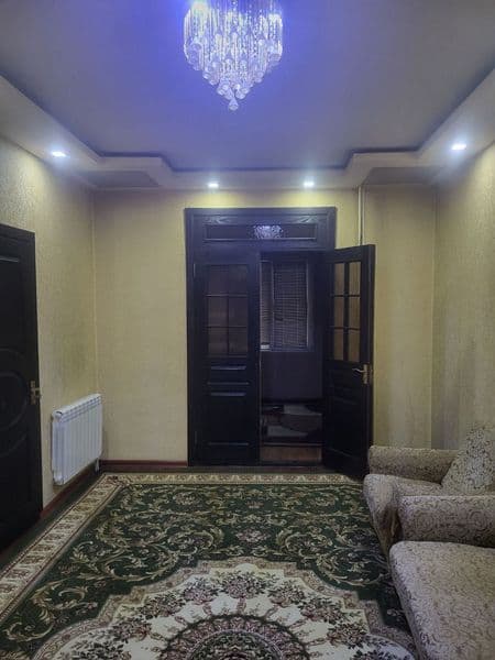 Сдается 2 комнатная переделанное на 3 . Мирзо У. раене. Не д