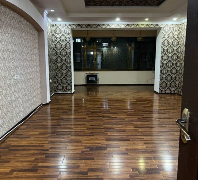 Чиланзарский район, рядом с метро Чилонзор.<br />
<br />
Эта — фото 4