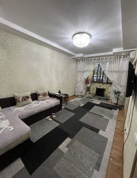 Максим горький <br />
2/1/4<br />
52 м2<br />
Вдоль дороги<b