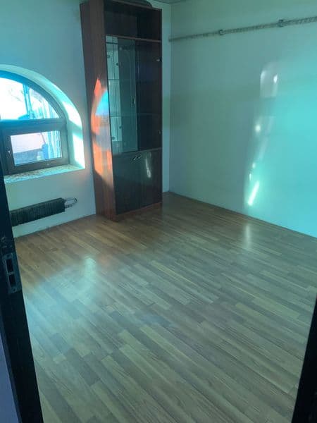 Возле метро в 5 минутах ходьбы<br />
Комната со всеми удобст