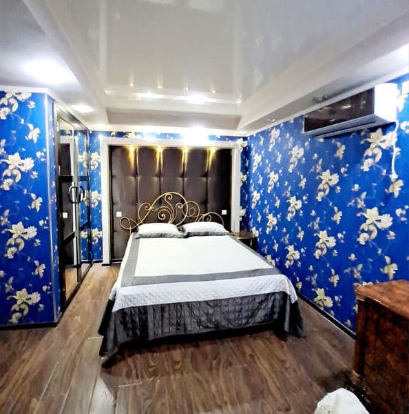 Сдаётся Чиланзар 1 квартал<br />
2 комнатная <br />
3 этаж<b