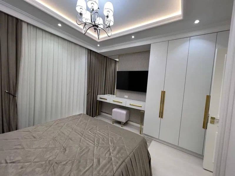 Отличное расположение дома - всё рядом - много магазинов, Це — фото 5