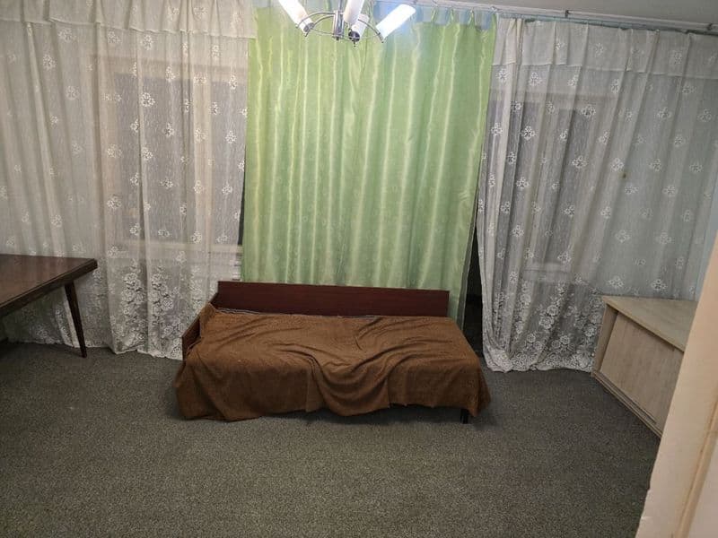 Юнусобод  18 кв<br />
2/2/4<br />
Галирейка<br />
300$<br />