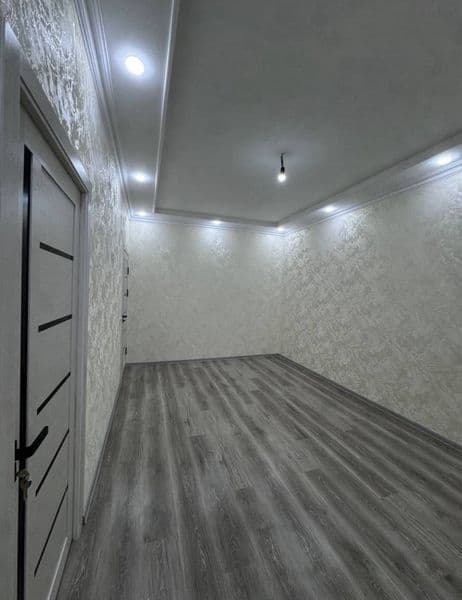 Ттз базар <br />
1/1/4<br />
40 м2<br />
Хорошое место <br /