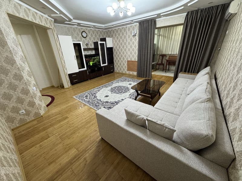 Сдается 3 комнатная квартира 77 серия с машино местом прям н