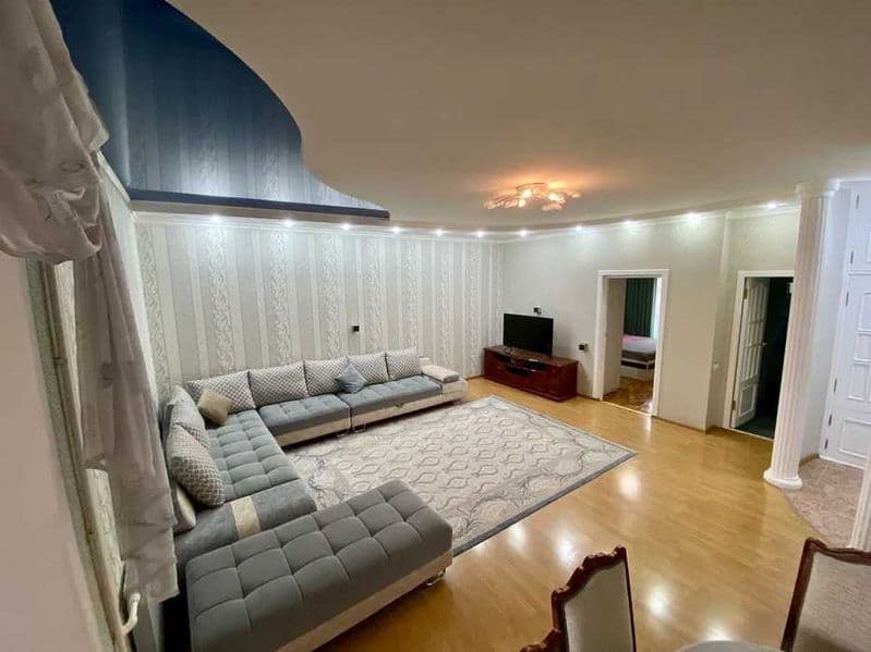 Сдаётся  Квартира<br />
Ориентир - гостиница России<br />
Го