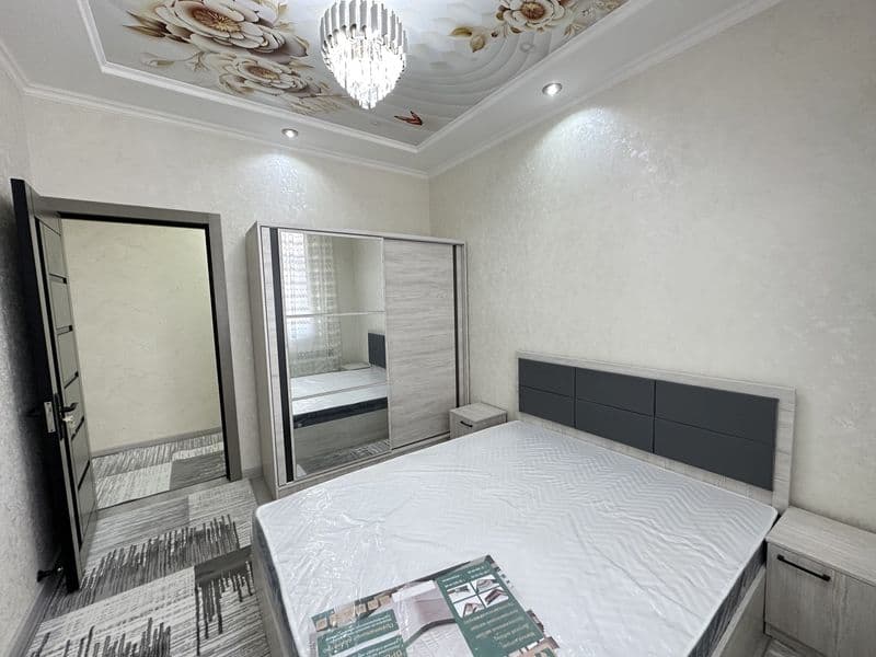 2 хонали йенги уй срочно топширилади, метро олдида. Стол сту