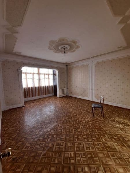 напротив парка Ашхабад, 4/4/9 вдоль дороге, раядом детсий са