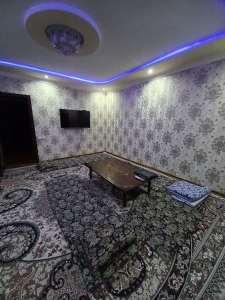 Фарҳод бозори тўғрисида жойлашган. Квартира фақат ӯгил болла