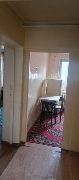 Чиланзар 9  1комн /5/5 кирпич ремонт старый. Ориентир гостин