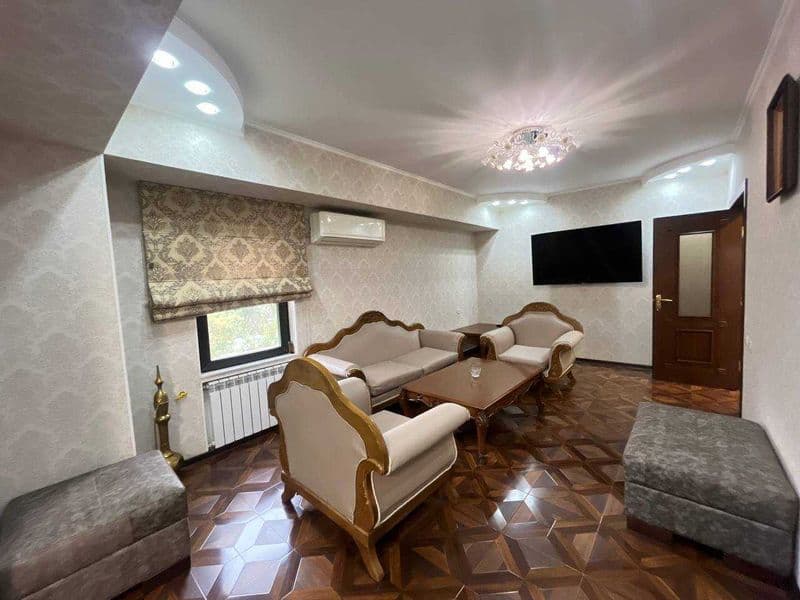 Район: <br />
Адрес: <br />
<br />
Комнат: 3<br />
Этаж: 2<b — фото 4