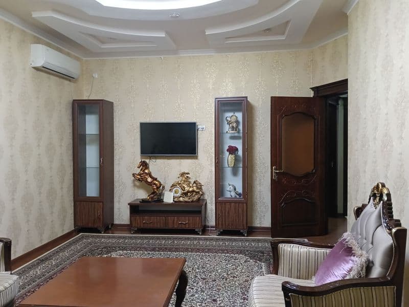 Район: Шайхантахур<br />
<br />
Кўча: Метро Беруний <br />
< — фото 3